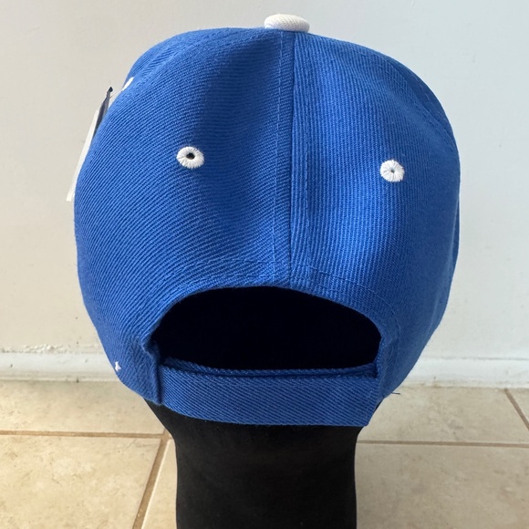 Vancouver Canucks Special Edition Promo Hat - Picture 3 of 3